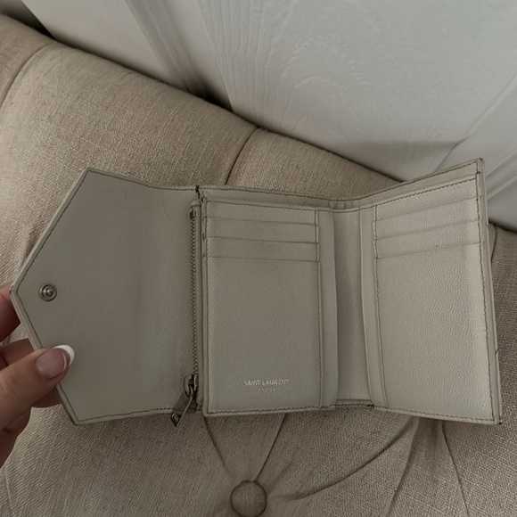 YSL Cassandre Matelasse Compact Wallet White Silver - Picture 6 of 11
